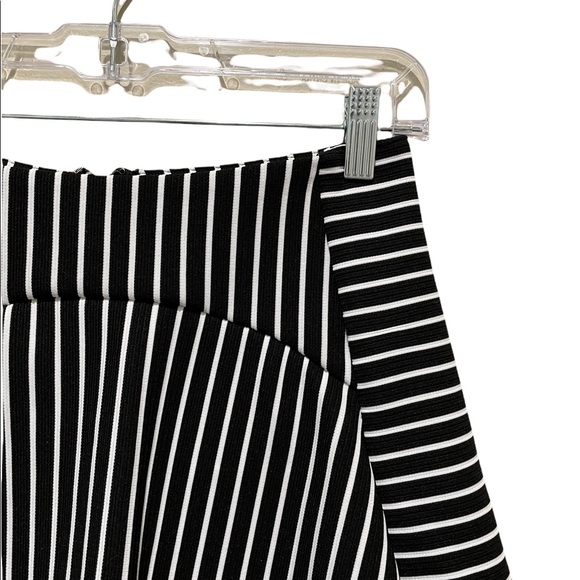 LF Rumor Boutique Striped Panel Skort Black and White Size Medium - Picture 4 of 8